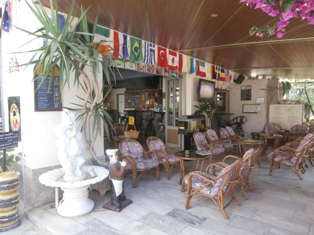 Harry'S Bar & Apartments 1 アカラヴィ エクステリア 写真